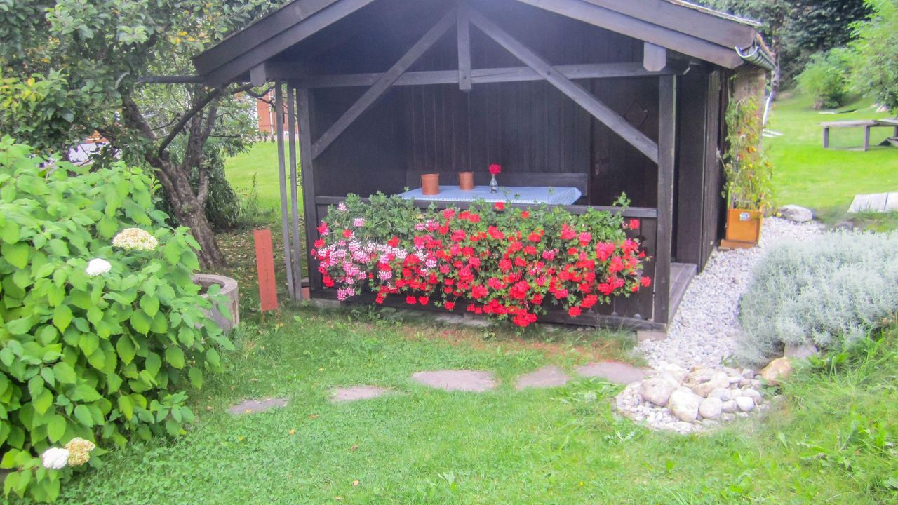 Gartenhaus mit Grillplatz Gartenhaus mit Grillplatz